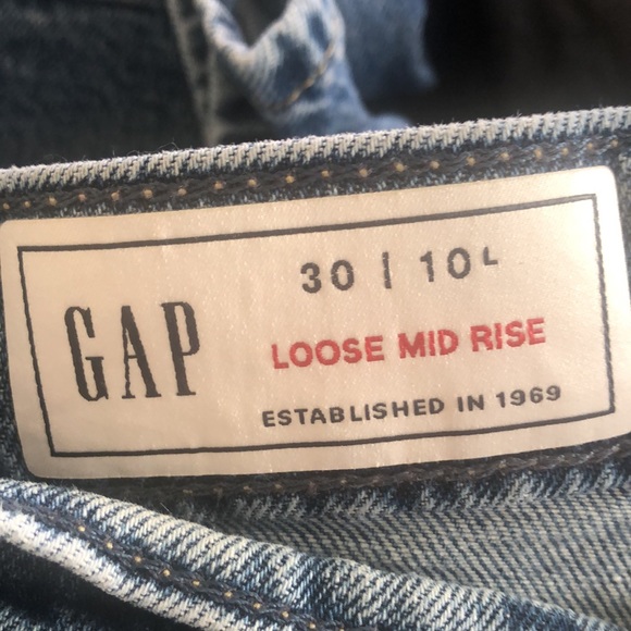 GAP WOMAN’S Jeans Loose Mid Rise Size 30 10L Relaxed Fit. Gently Loved - Picture 3 of 3